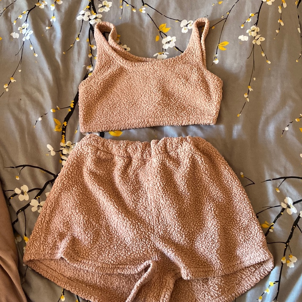 Soft wool pink crop top with shorts set